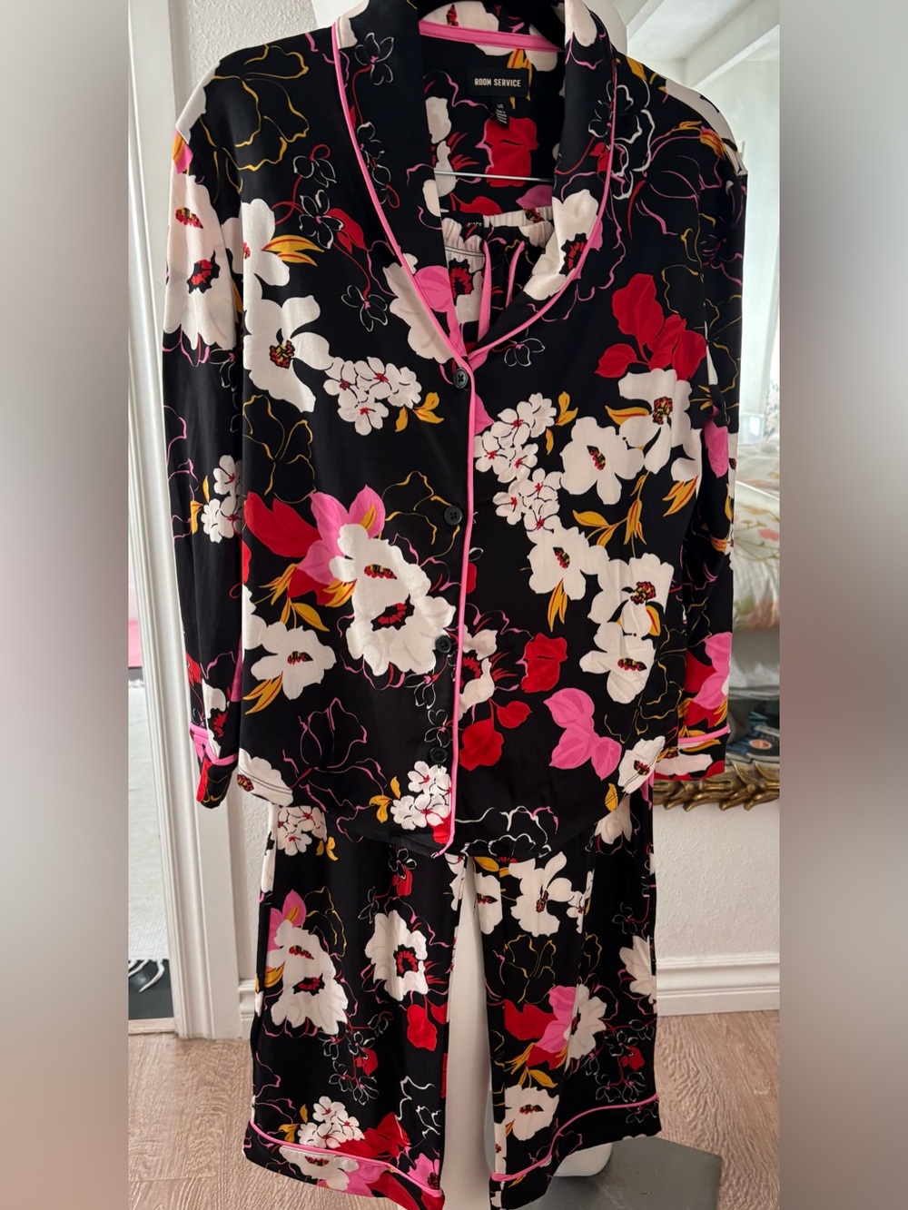 Room Service Womens 2-Piece Shawl Collar
Pajama Set